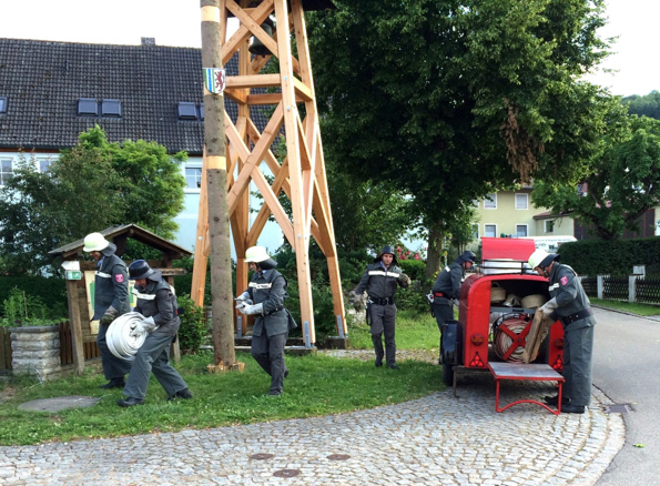Löschgruppe der Freiwilligen Feuerwehr Wolfsbronn bei der Übung